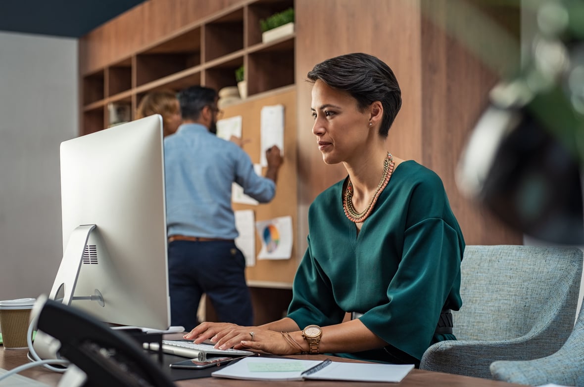 Lady on computer learning about inbound marketing